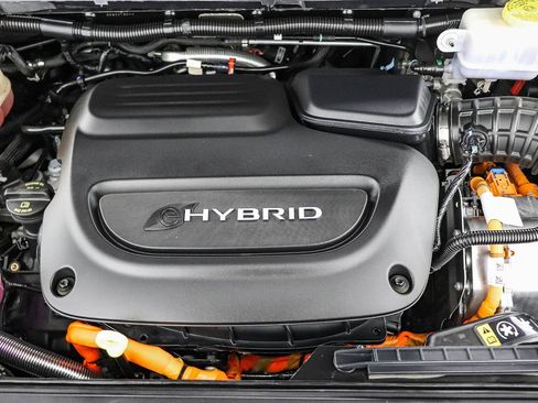 Used 2024 Chrysler Pacifica Select image 27