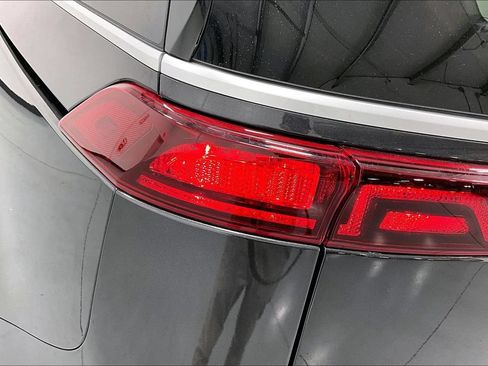 Used 2024 Kia Carnival LX FWD image 32