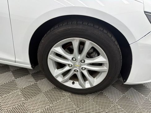 Used 2017 Chevrolet Malibu LT image 13