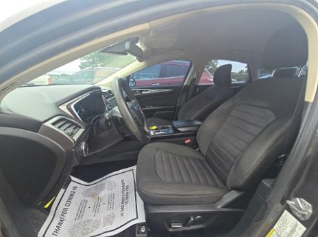 Used 2019 Ford Fusion SE FWD image 5