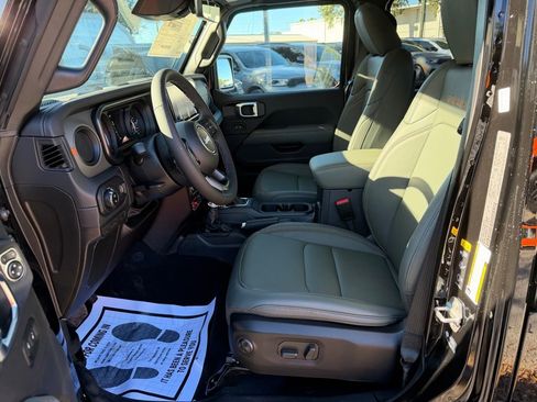 New 2026 Jeep Gladiator Mojave image 15