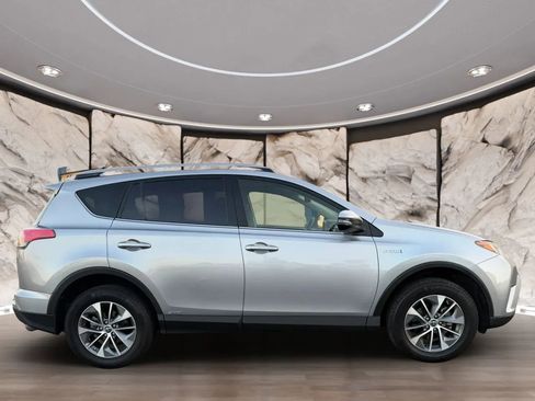Used 2017 Toyota RAV4 XLE w/ All Weather Liner Package AWD/4WD image 4
