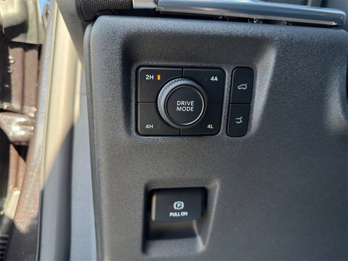 Used 2025 Ford Expedition Platinum w/ Stealth Appearance Package image 31