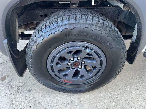 Used 2025 Nissan Frontier PRO-4X AWD/4WD image 18