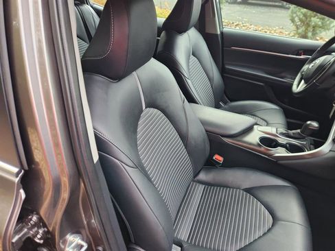 Used 2023 Toyota Camry SE image 12
