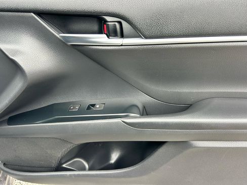 Used 2019 Toyota Camry SE w/ Convenience Package FWD image 9