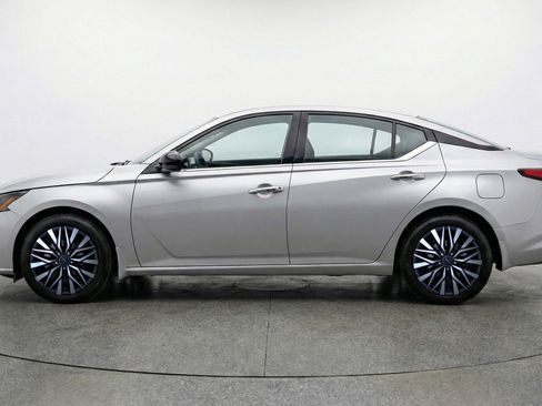 Used 2025 Nissan Altima 2.5 SV image 5
