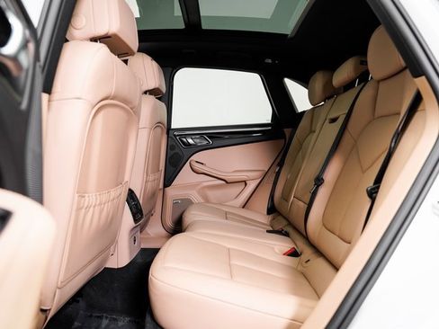 Used 2025 Porsche Macan image 26