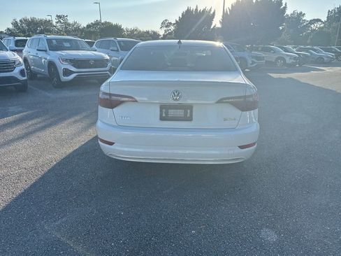 Used 2021 Volkswagen Jetta image 4