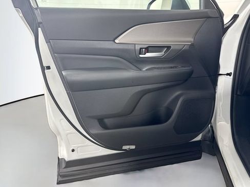 Certified 2024 Toyota Grand Highlander AWD image 12