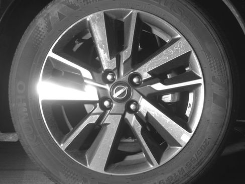 Used 2025 Nissan Versa SV FWD image 13