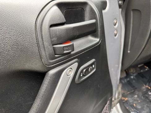 Used 2017 Jeep Wrangler Unlimited Sahara w/ Connectivity Group image 11