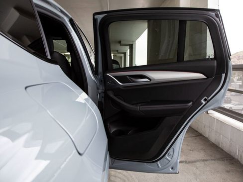 Certified 2025 BMW X4 xDrive30i image 23