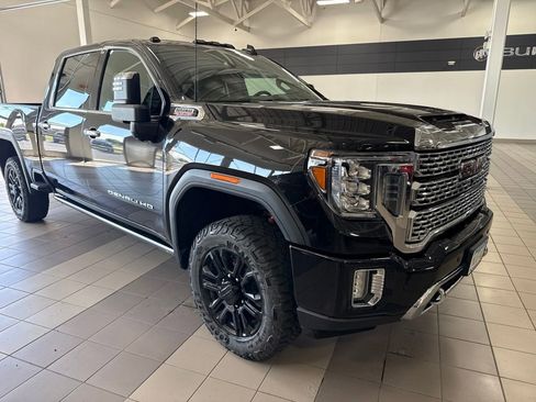 Used 2023 GMC Sierra 3500 Denali w/ Denali Black Diamond Edition AWD/4WD image 4