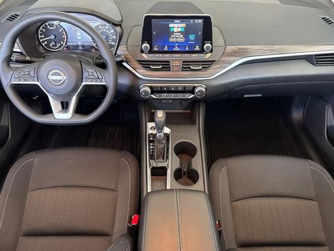 Used 2025 Nissan Altima 2.5 SV FWD image 14