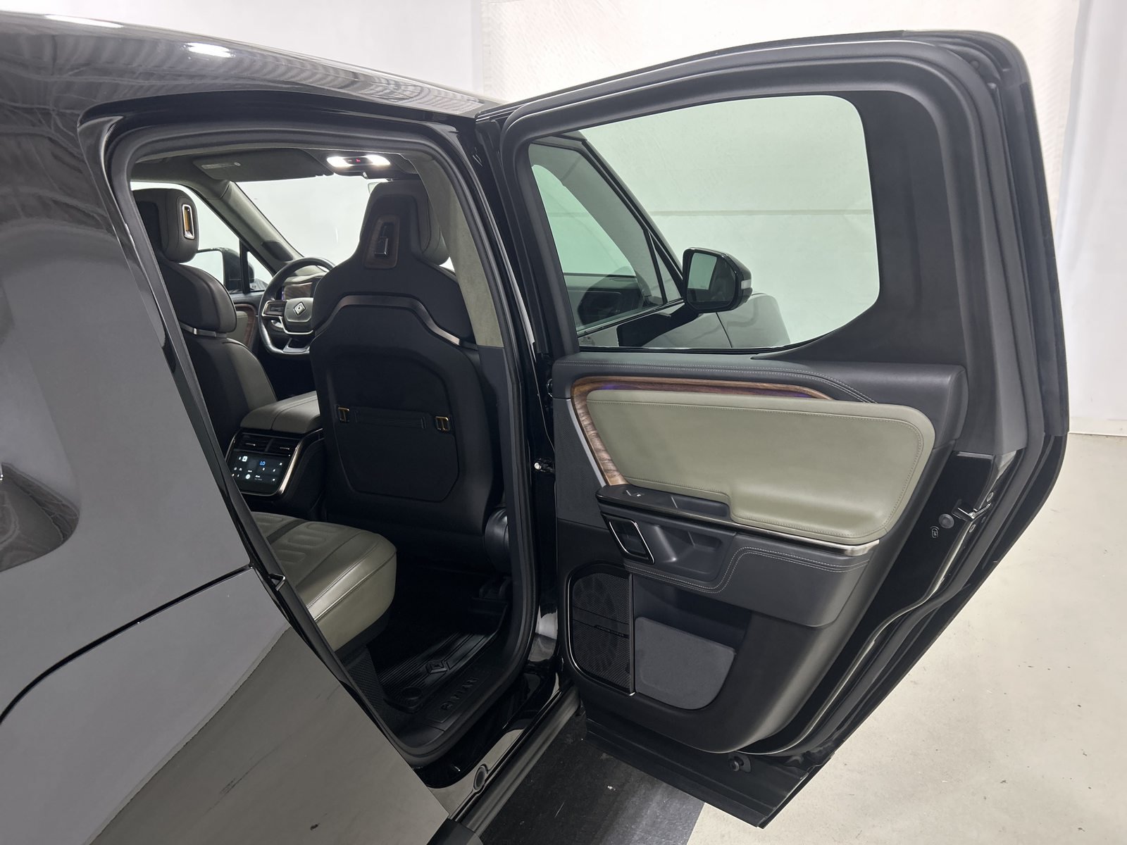 Used 2022 Rivian R1T Adventure AWD/4WD image 19