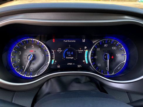 Used 2025 Chrysler Pacifica Select image 20