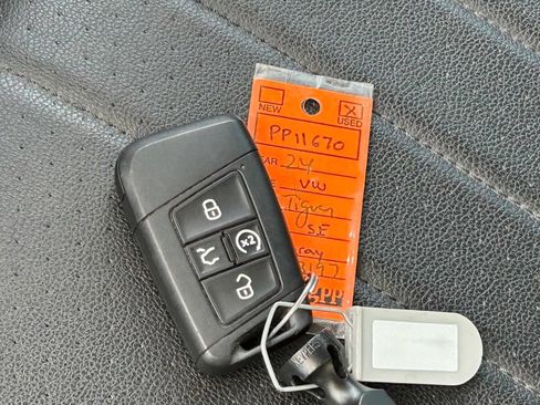 Used 2024 Volkswagen Tiguan SE FWD image 55
