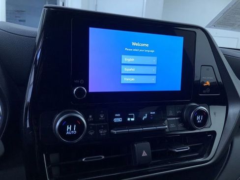Certified 2023 Toyota Highlander L image 27
