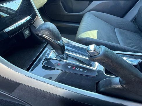 Used 2017 Honda Accord LX image 13
