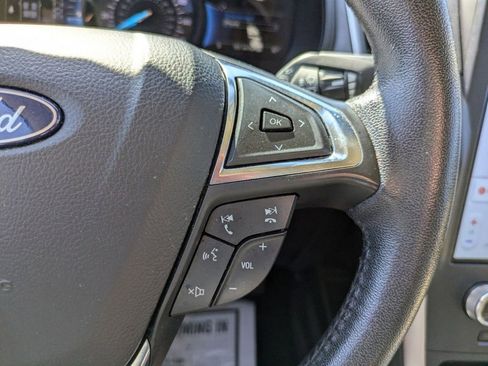 Used 2022 Ford Edge SEL image 17