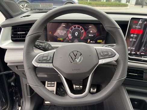 New 2026 Volkswagen Tiguan SE R-Line image 25