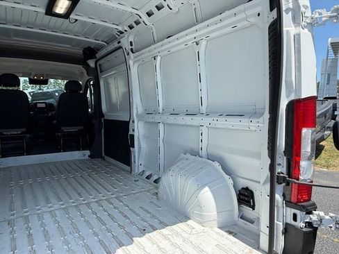 Used 2025 RAM ProMaster 2500 w/ Convenience Group FWD image 14