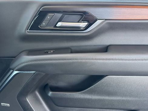 Used 2025 GMC Yukon XL Denali image 28