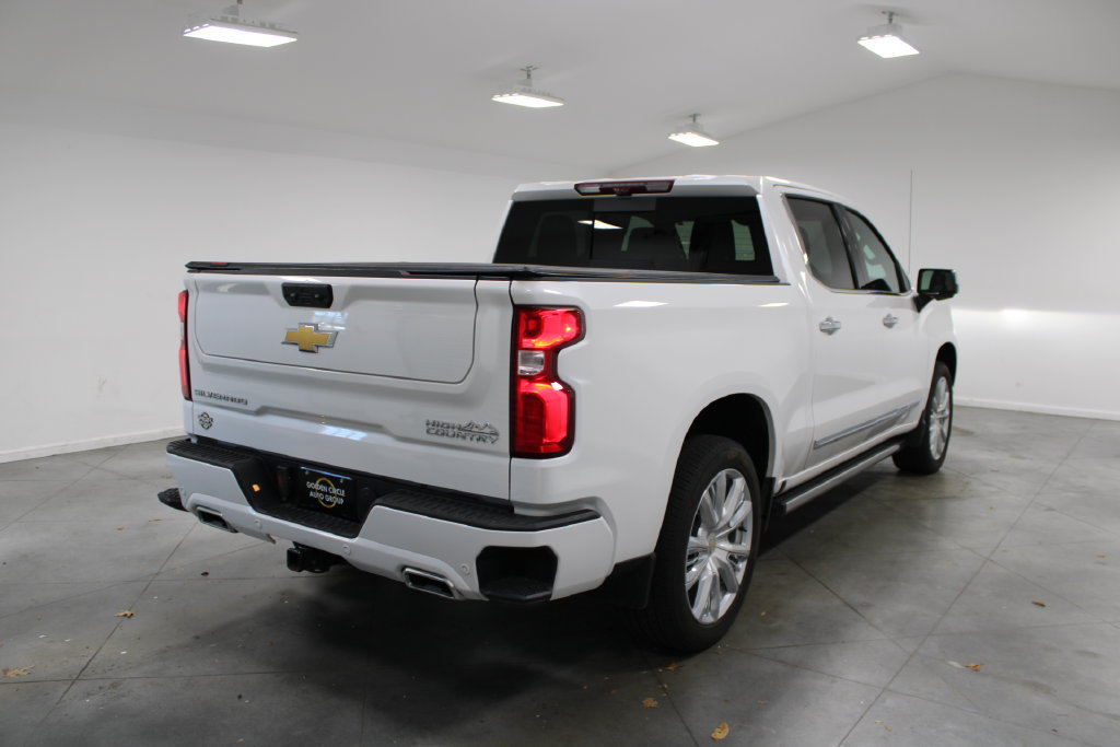Used 2024 Chevrolet Silverado 1500 High Country AWD/4WD image 9