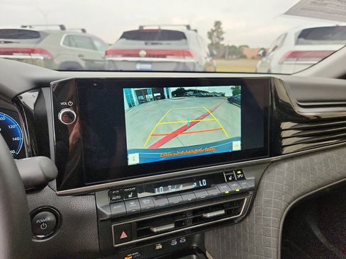 Used 2025 Toyota Camry XLE FWD image 18