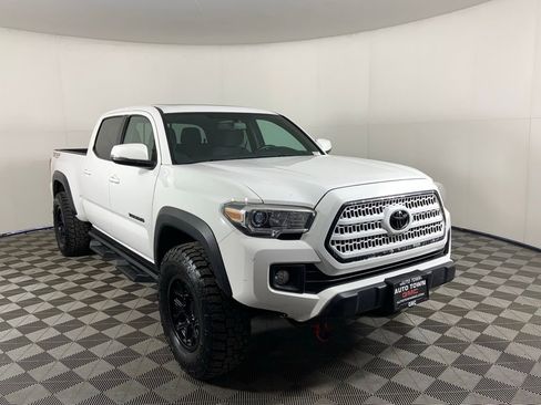 Used 2017 Toyota Tacoma TRD Off-Road w/ Premium & Technology Package image 1