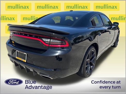 Used 2021 Dodge Charger SXT w/ Blacktop Package RWD image 4