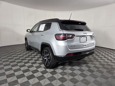 Certified 2025 Jeep Compass Limited w/ Elite Group AWD/4WD image 7