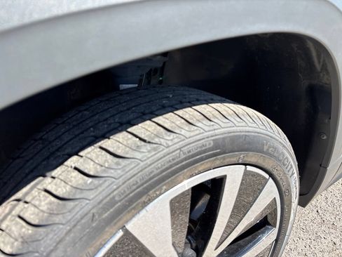 Certified 2023 Volkswagen Taos SE FWD image 10