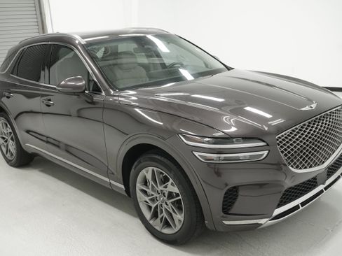Used 2023 Genesis GV70 2.5T w/ Select Package AWD/4WD image 3