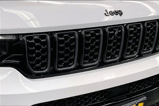 Used 2023 Jeep Grand Cherokee L Summit w/ Rear Seat Video Group I AWD/4WD image 34