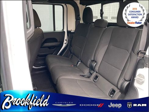 Used 2023 Jeep Gladiator Overland image 20