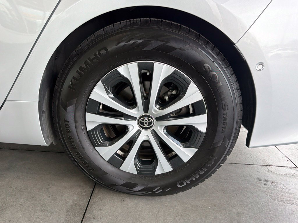 Certified 2020 Toyota Prius Prime Limited FWD image 16