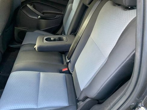 Used 2017 Ford Escape SE w/ SE Cold Weather Package AWD/4WD image 19