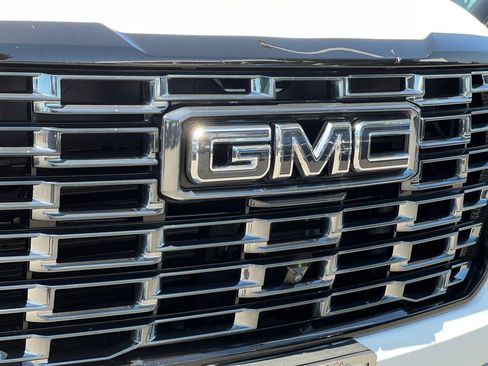 Used 2025 GMC Yukon Denali Ultimate AWD/4WD image 45