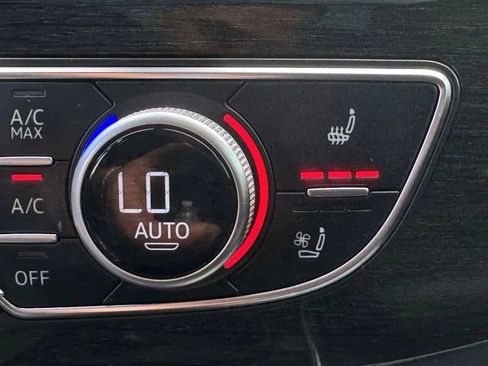 Used 2018 Audi Q7 3.0T Prestige w/ Prestige Package AWD/4WD image 37