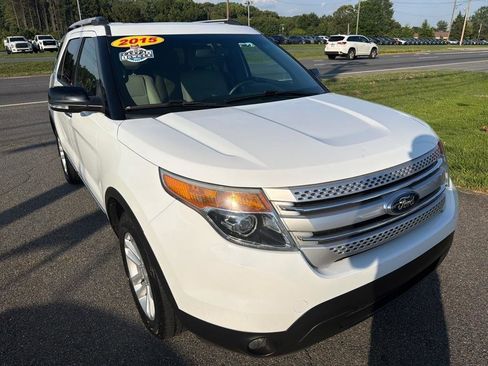 Used 2015 Ford Explorer XLT w/ Equipment Group 202B FWD image 5