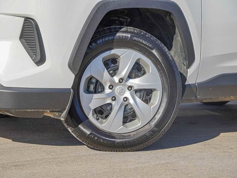 Used 2021 Toyota RAV4 LE image 2