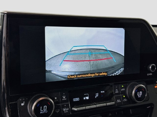 Used 2023 Toyota Highlander XLE FWD image 13