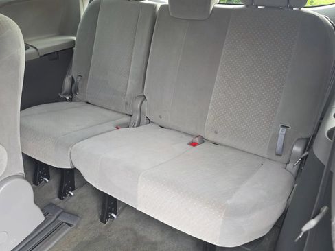 Used 2018 Toyota Sienna LE FWD image 11