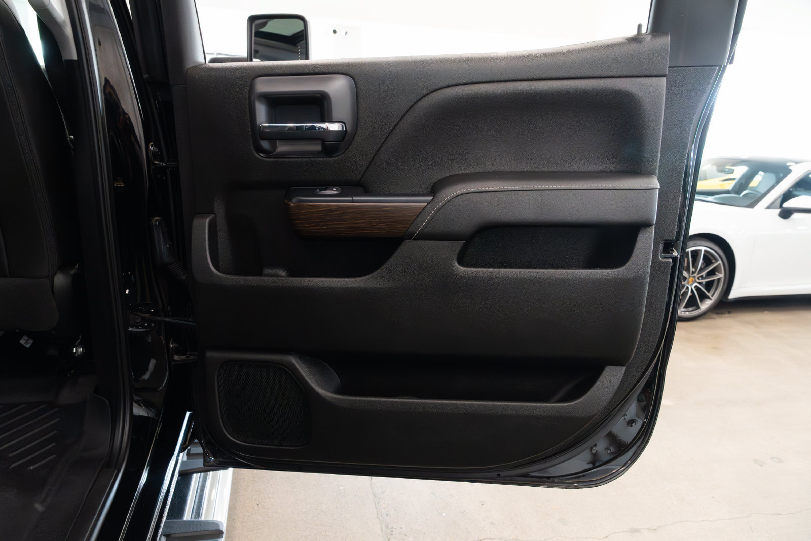 Used 2018 GMC Sierra 3500 Denali w/ Duramax Plus Package AWD/4WD image 22