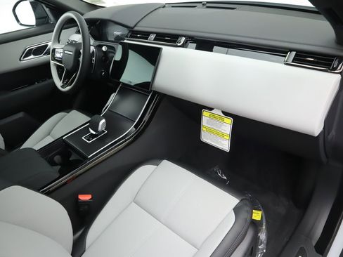 New 2026 Land Rover Range Rover Velar Dynamic SE image 18