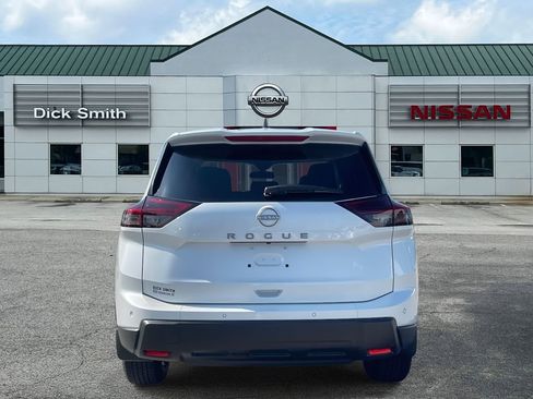 Used 2025 Nissan Rogue S image 5