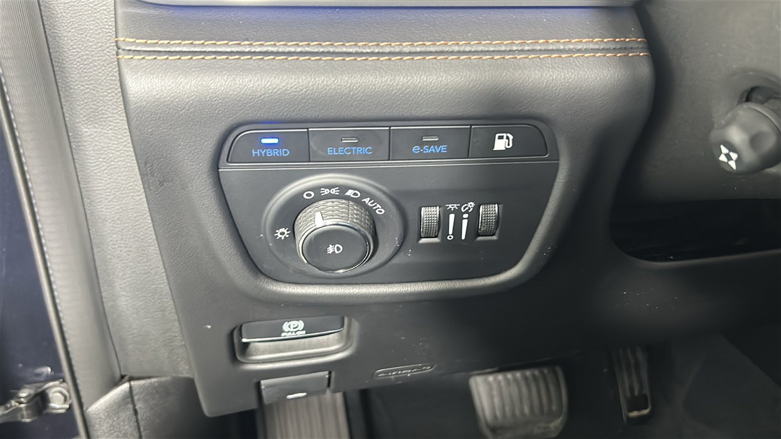 Used 2022 Jeep Grand Cherokee Summit AWD/4WD image 24