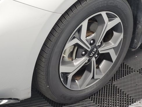 Used 2021 Kia Forte LXS FWD image 31